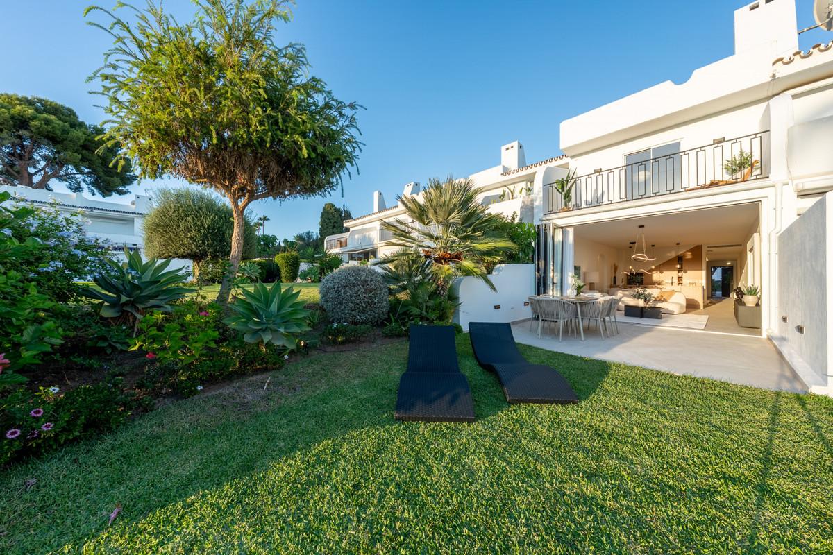 Townhouse Terraced in Nueva Andaluc&iacute;a