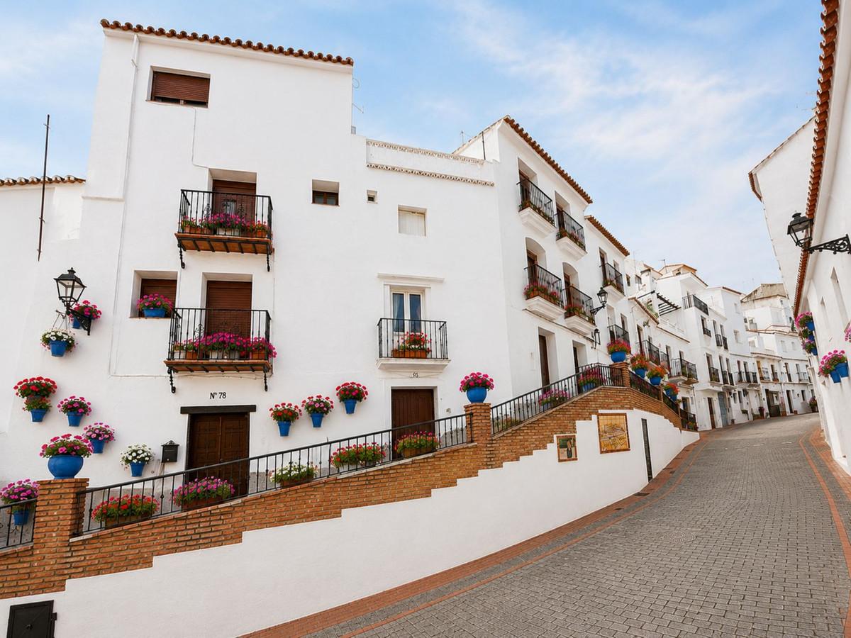 Townhouse Terraced in Casares