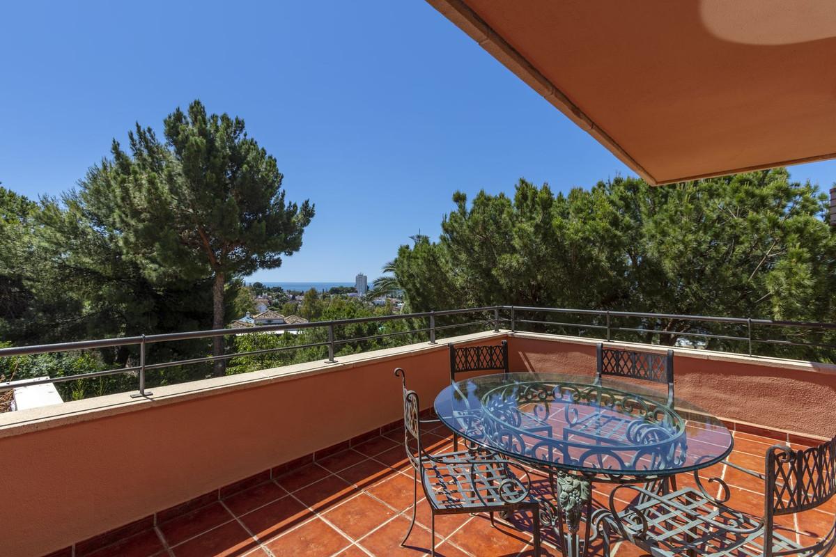 Apartment Middle Floor in Nueva Andaluc&iacute;a