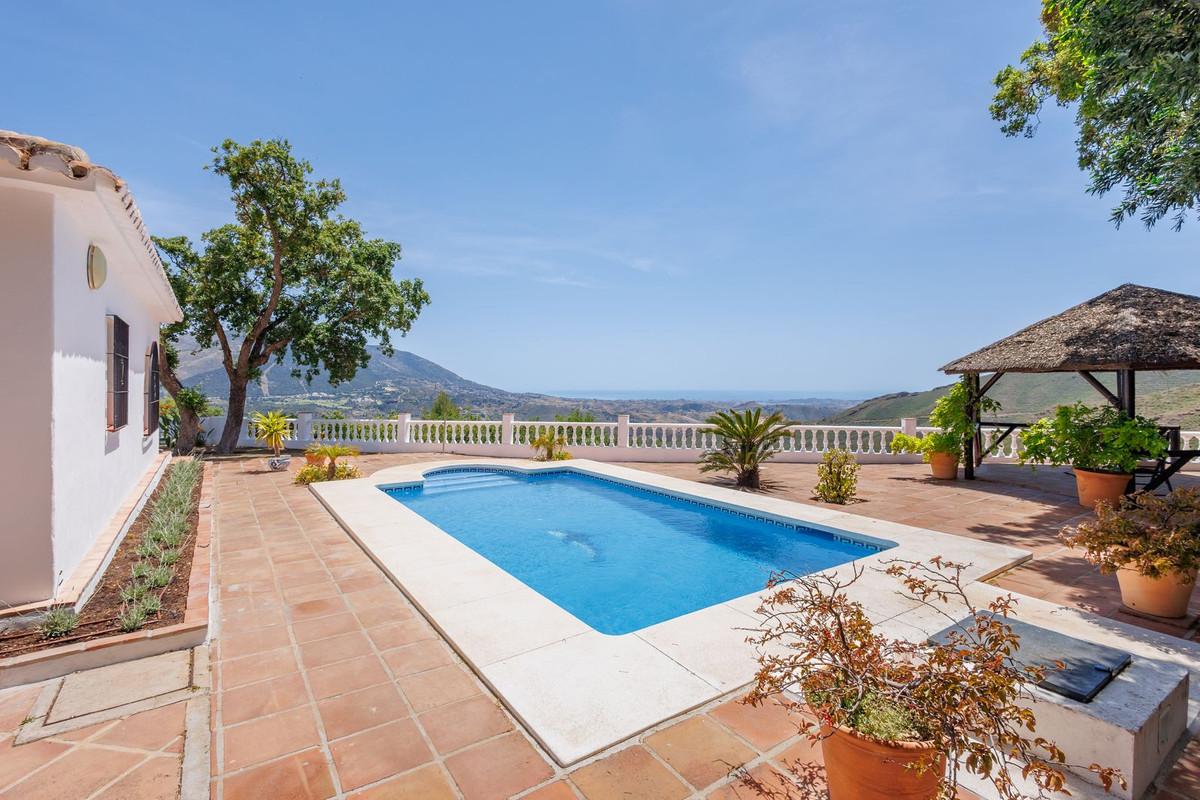 Villa Detached in Co&iacute;n