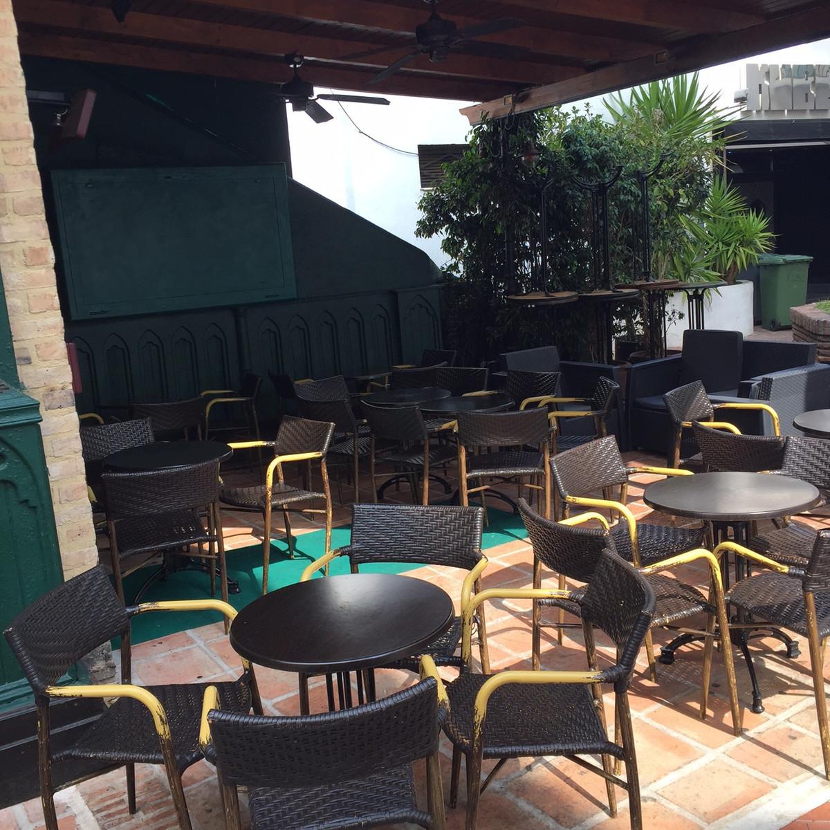 Commercial Bar in Puerto Ban&uacute;s