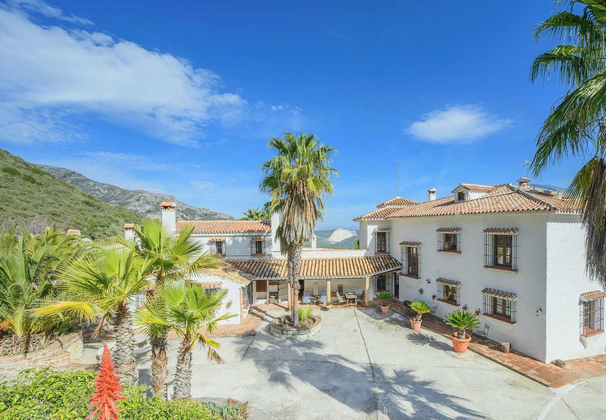 Villa Detached in Oj&eacute;n