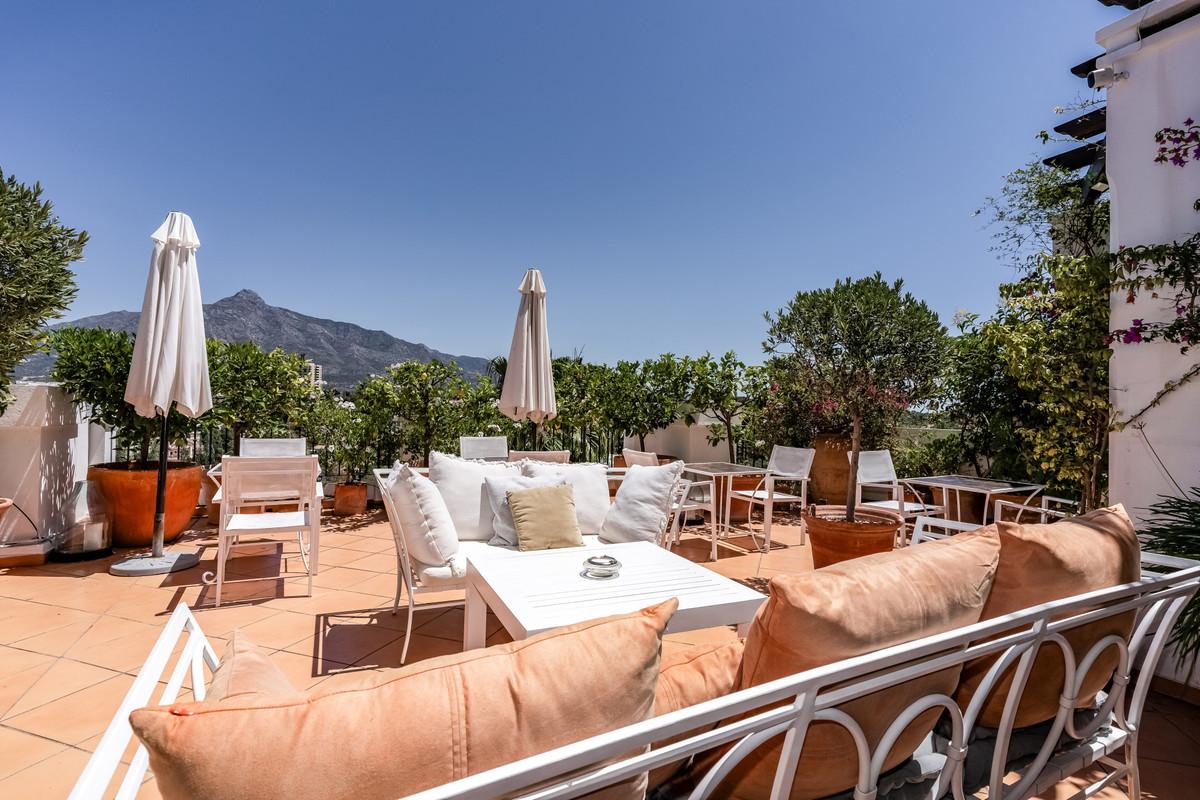 Apartment Penthouse in Nueva Andaluc&iacute;a