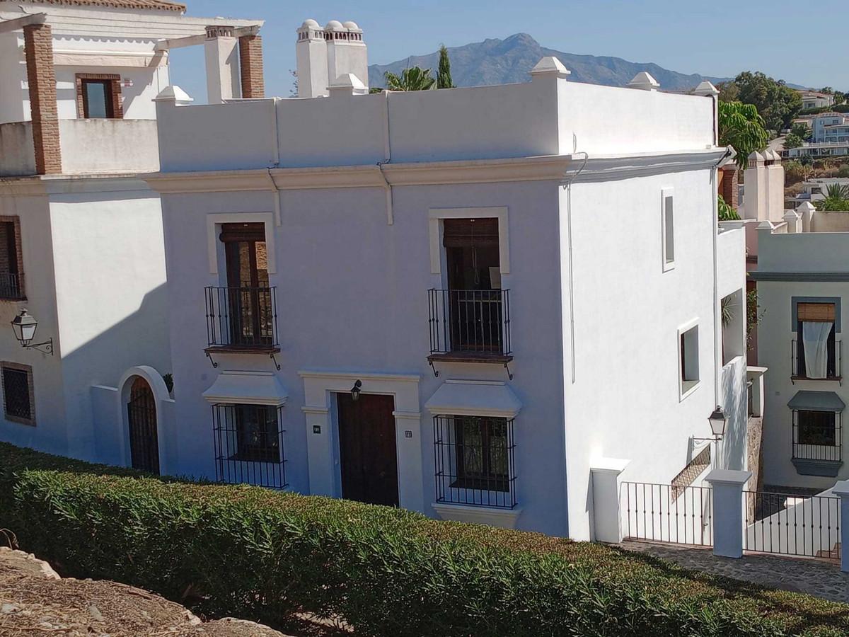 Townhouse Terraced in El Paraiso