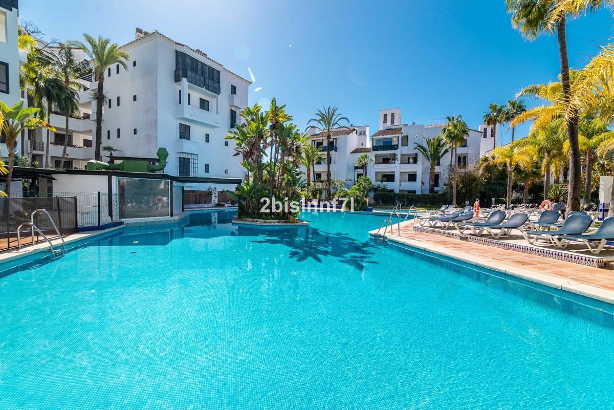 Apartment Penthouse in Elviria