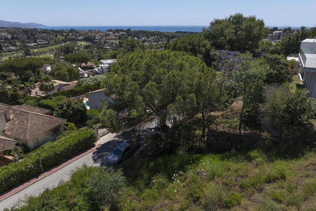 Plot Residential in Nueva Andaluc&iacute;a