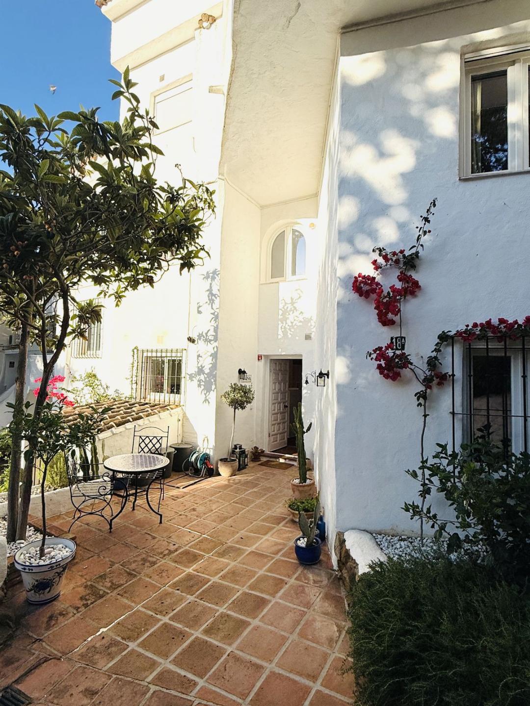 Villa Semi Detached in Altos de los Monteros