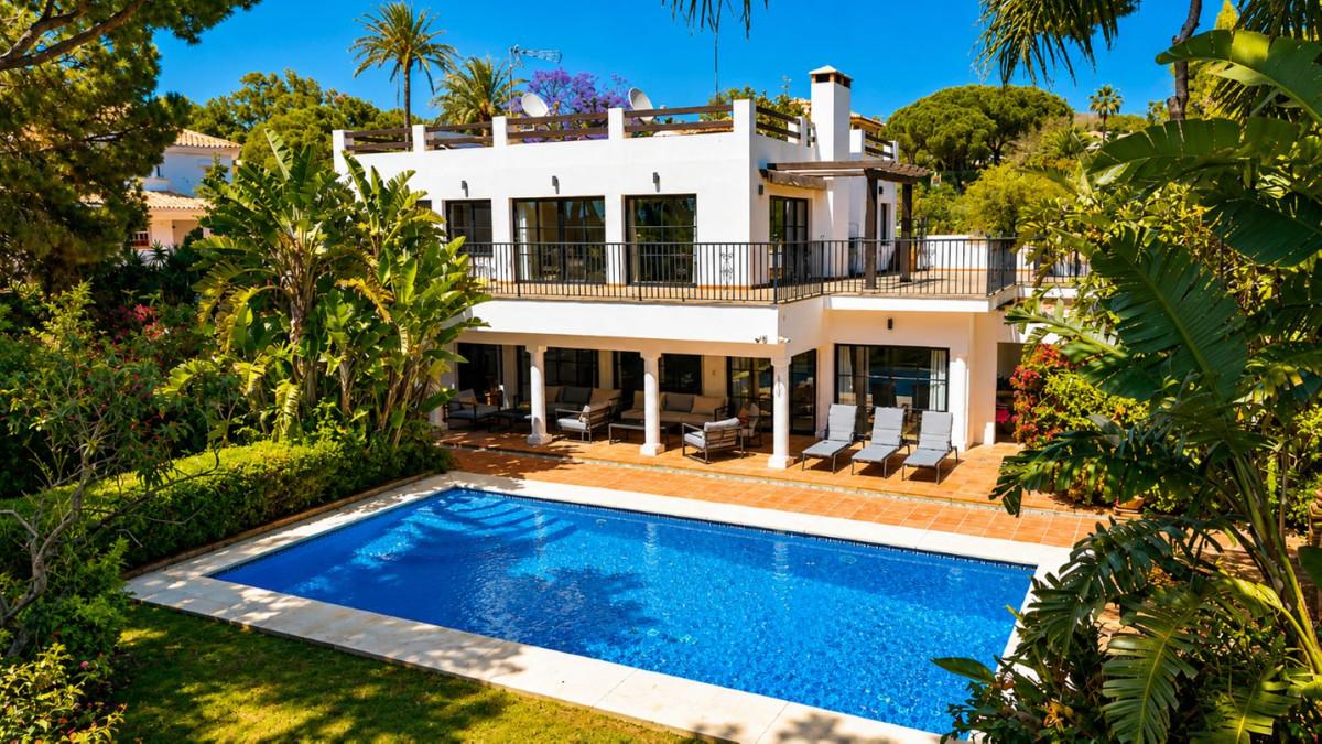 Villa Detached in Hacienda Las Chapas