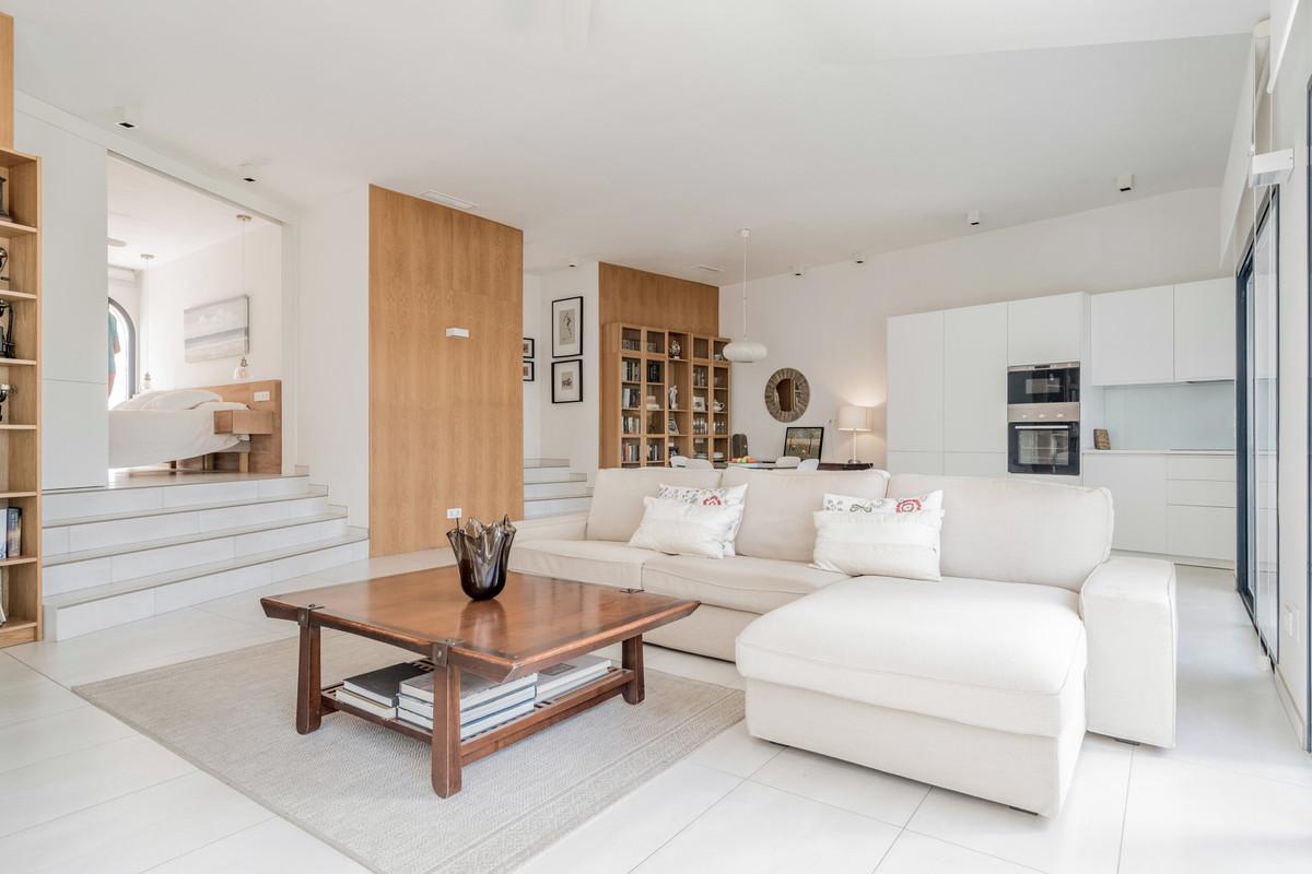 Apartment Penthouse in Puerto de Cabopino