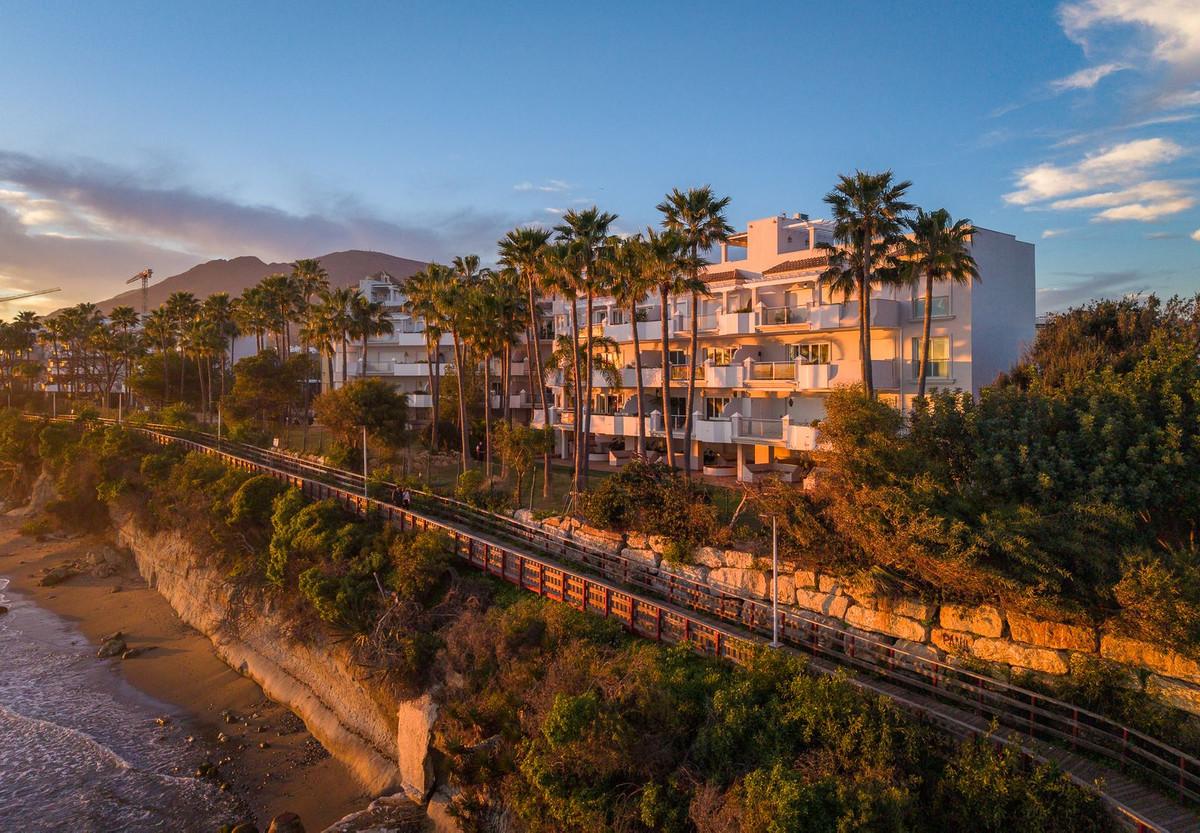Apartment Penthouse in Estepona