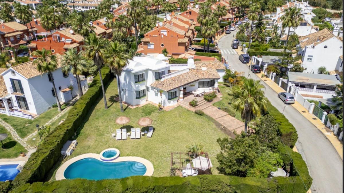 Villa Detached in Estepona