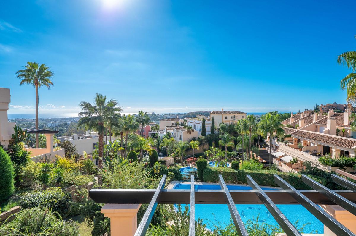 Apartment Middle Floor in Nueva Andaluc&iacute;a