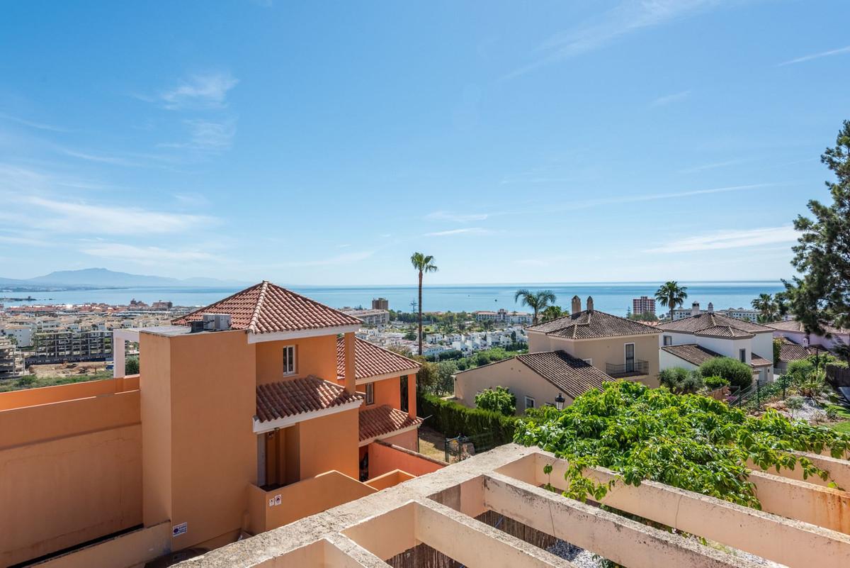 Apartment Middle Floor in La Duquesa