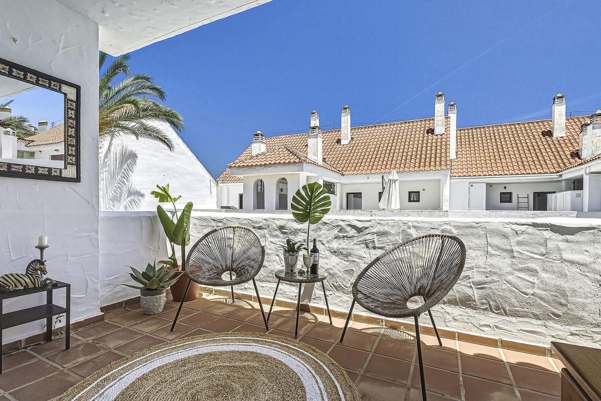 Apartment Middle Floor in Nueva Andaluc&iacute;a