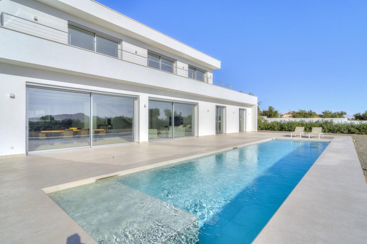 Villa Detached in Co&iacute;n