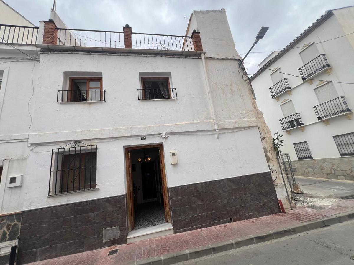 Villa Semi Detached in Co&iacute;n