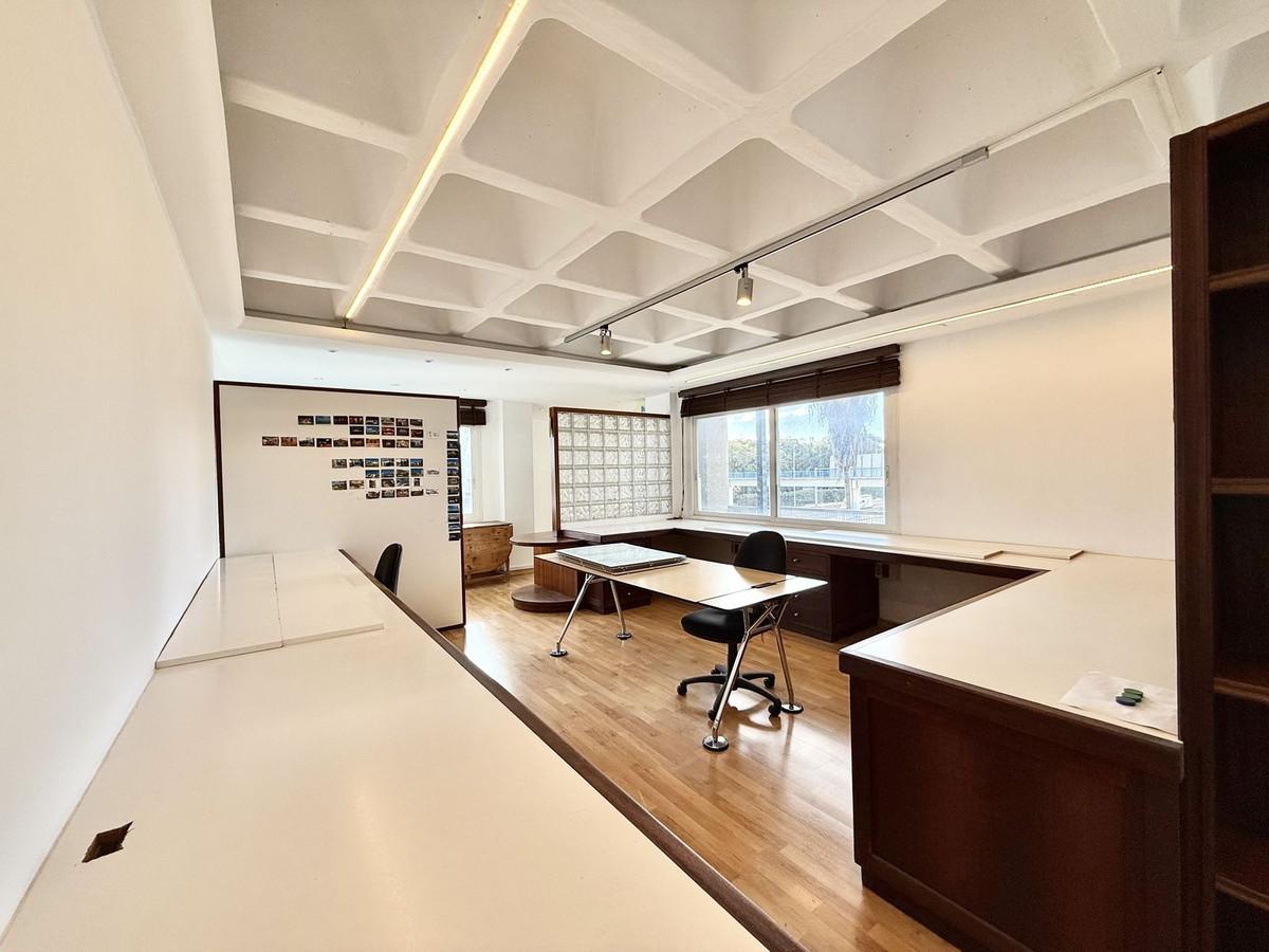Commercial Office in Puerto Ban&uacute;s