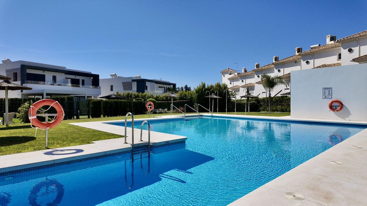 Villa Semi Detached in New Golden Mile