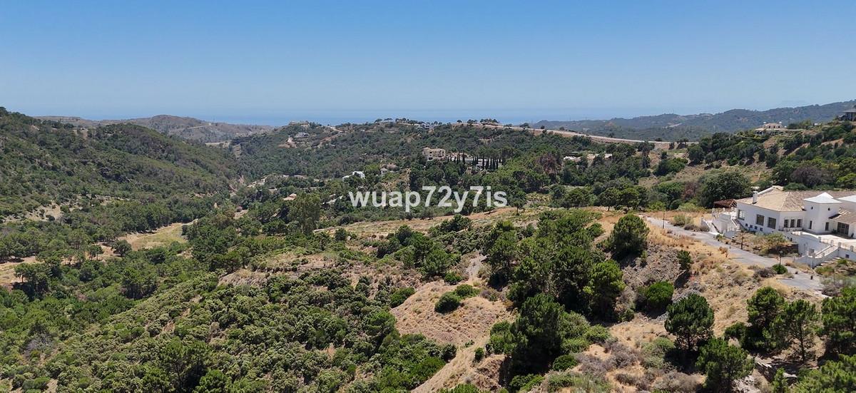 Plot Residential in Benahav&iacute;s