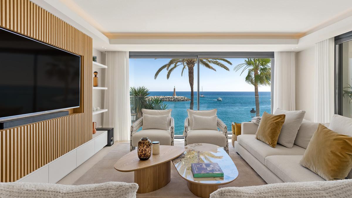 Apartment Middle Floor in Puerto Ban&uacute;s