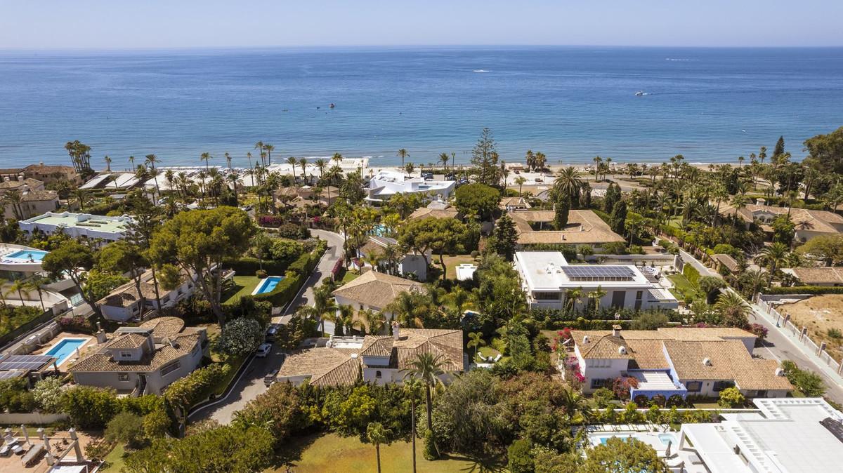 Villa Detached in Los Monteros
