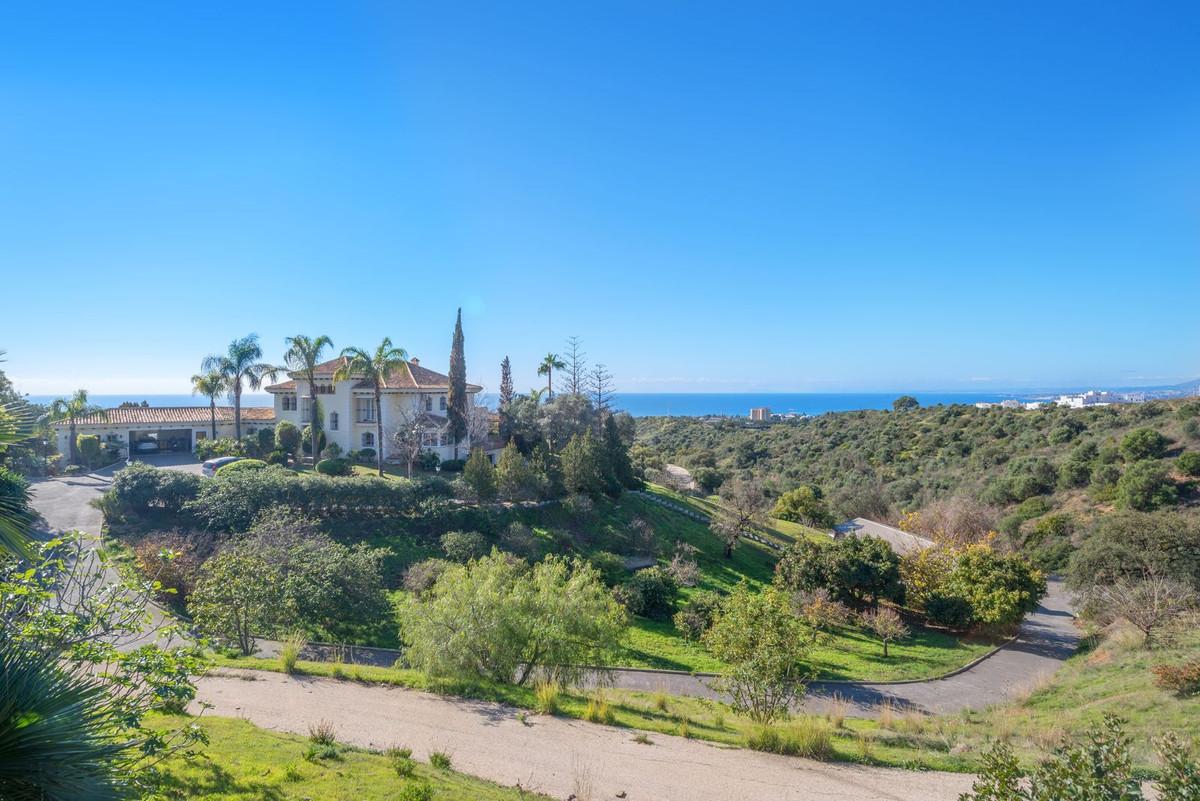 Villa Detached in Altos de los Monteros