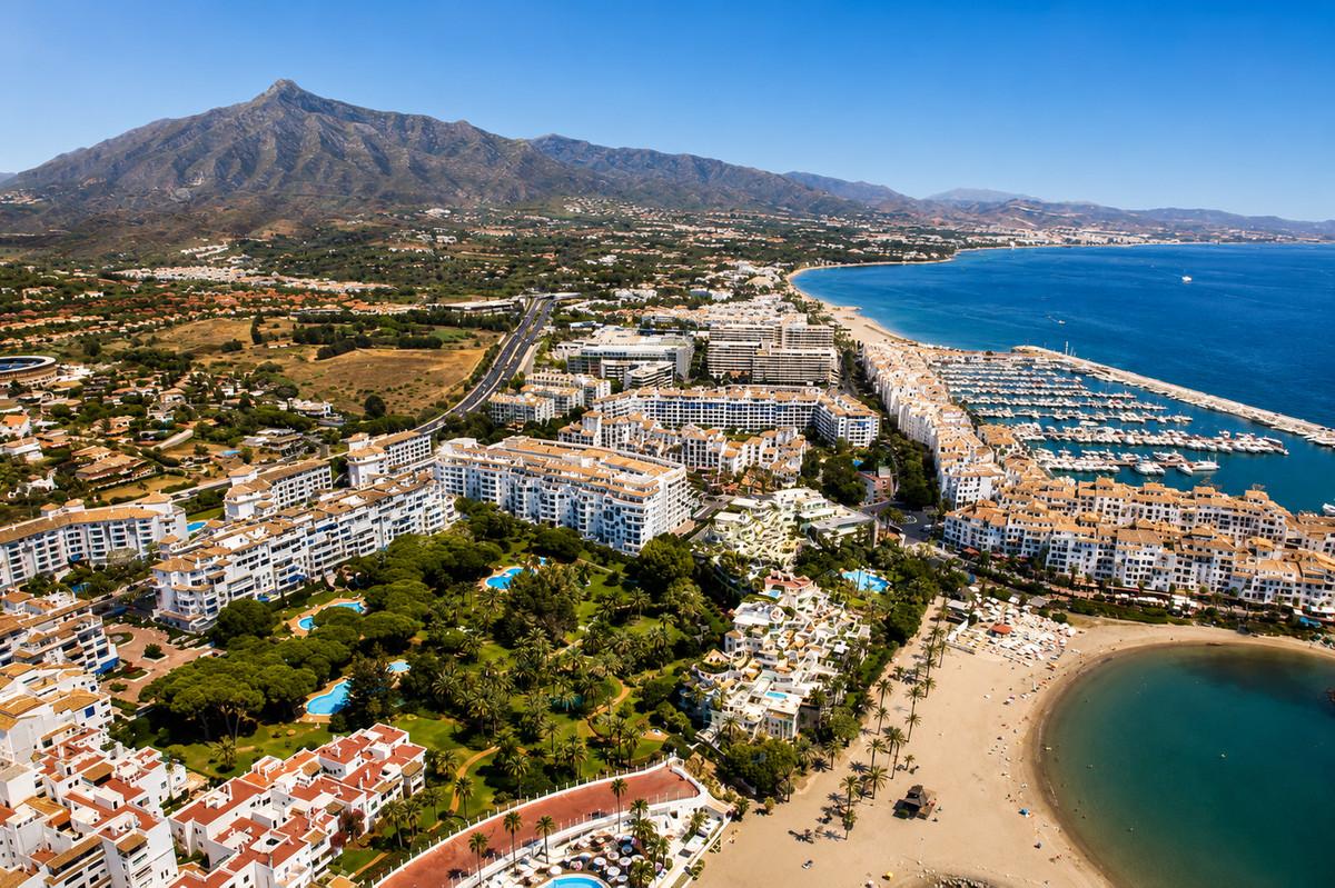 Apartment Ground Floor in Puerto Ban&uacute;s