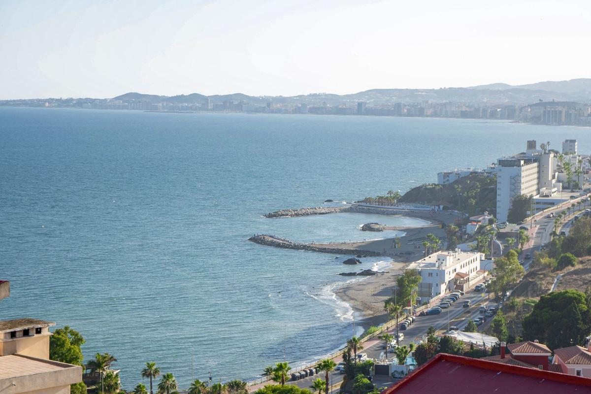 Apartment Penthouse in Torrequebrada