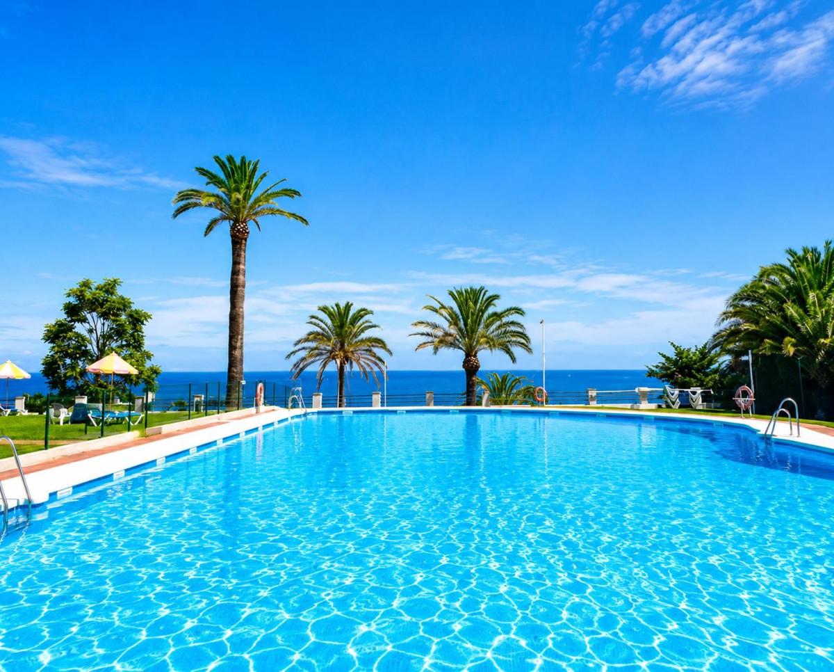 Apartment Middle Floor in Torremolinos Centro