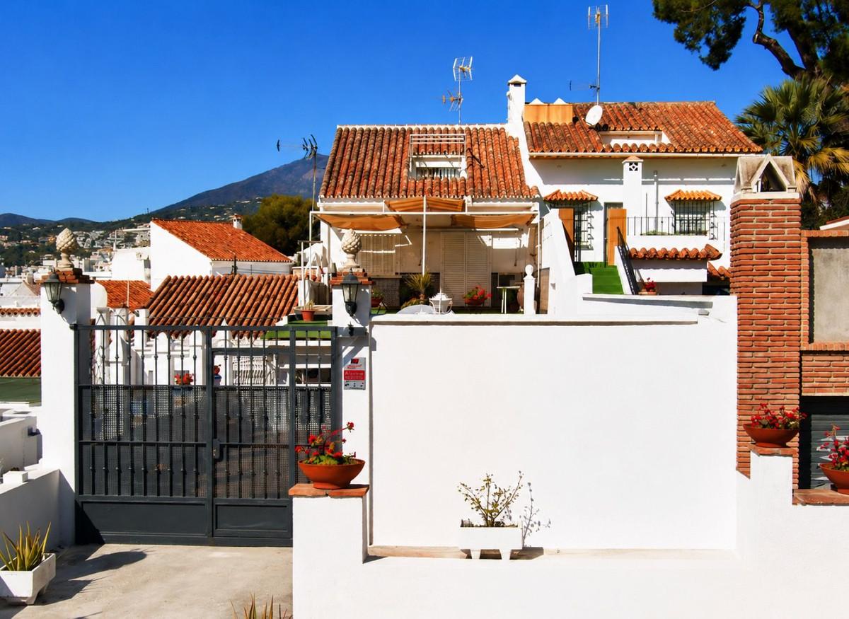 Townhouse Terraced in Nueva Andaluc&iacute;a