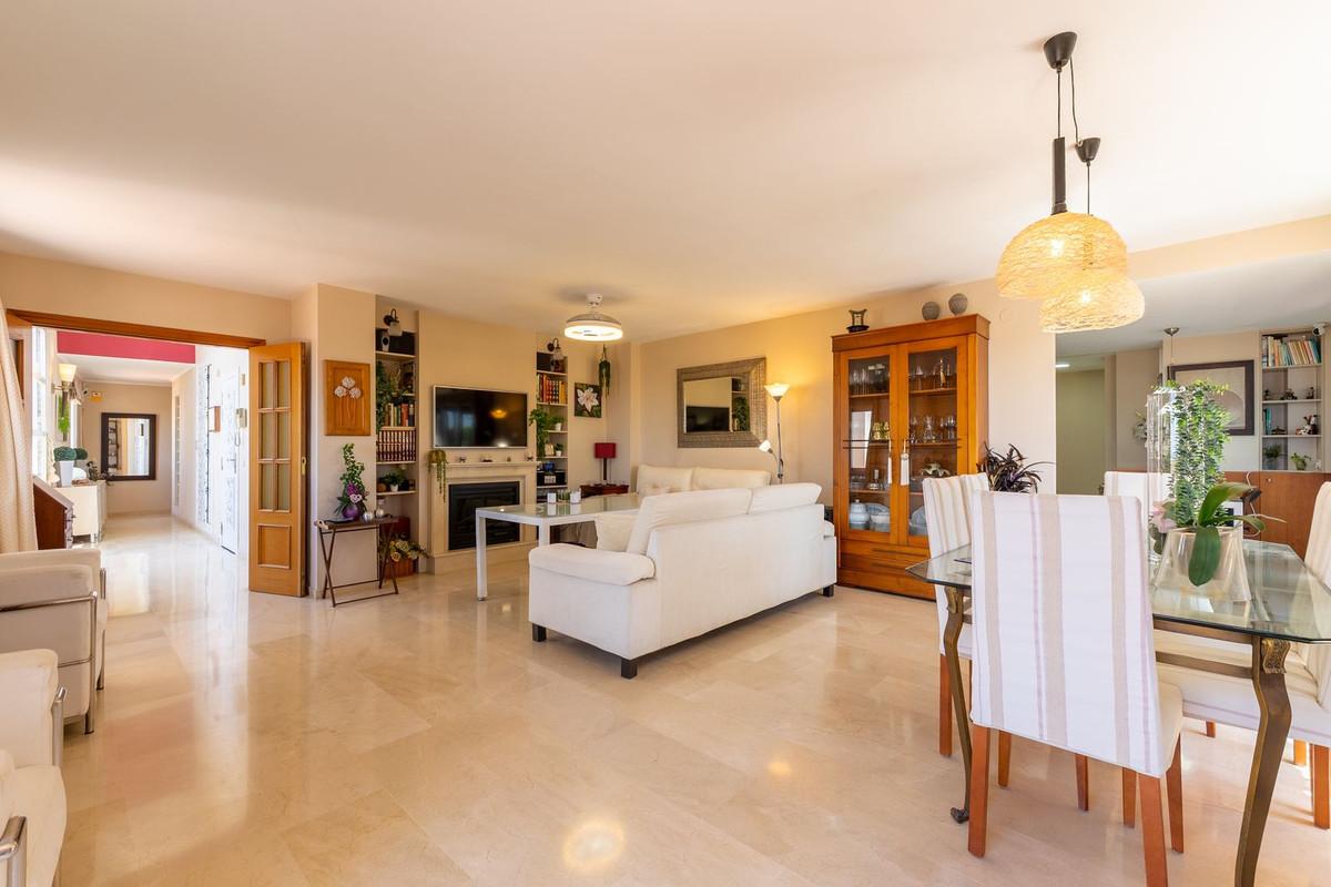 Apartment Penthouse in Estepona