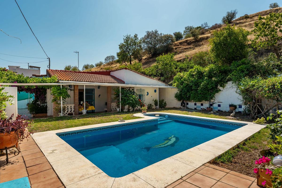 Villa Detached in Co&iacute;n