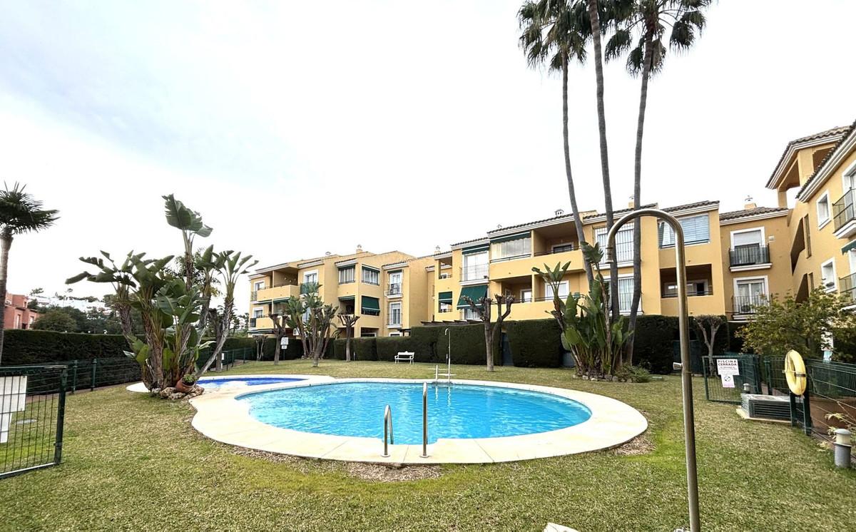 Apartment Penthouse in Guadalmina Baja