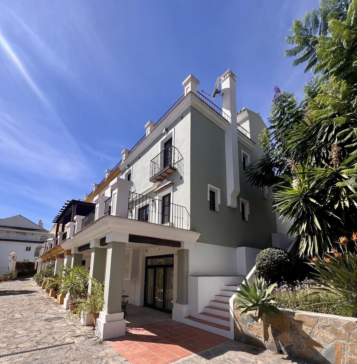 Townhouse Terraced in The Golden Mile