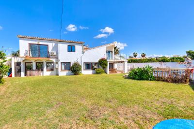 R5417665, Villa Detached in Estepona