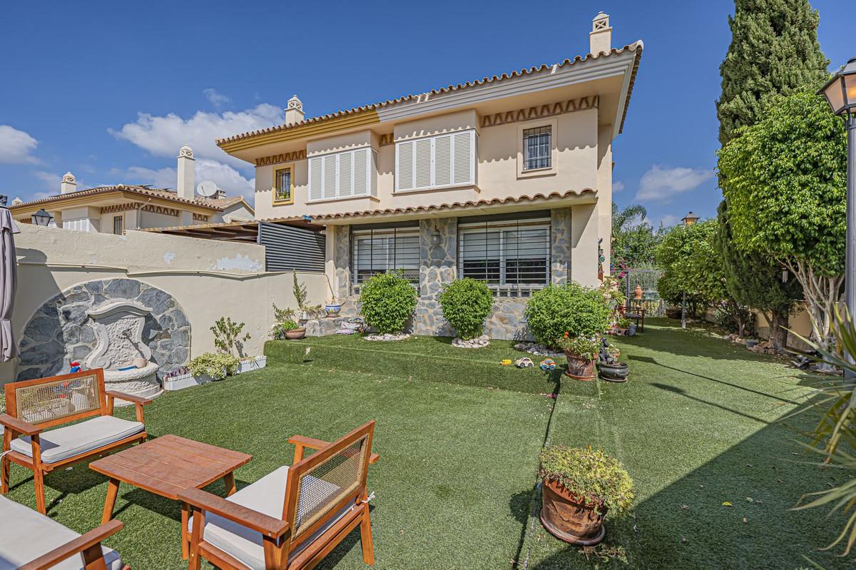 Villa Semi Detached in Alhaur&iacute;n de la Torre