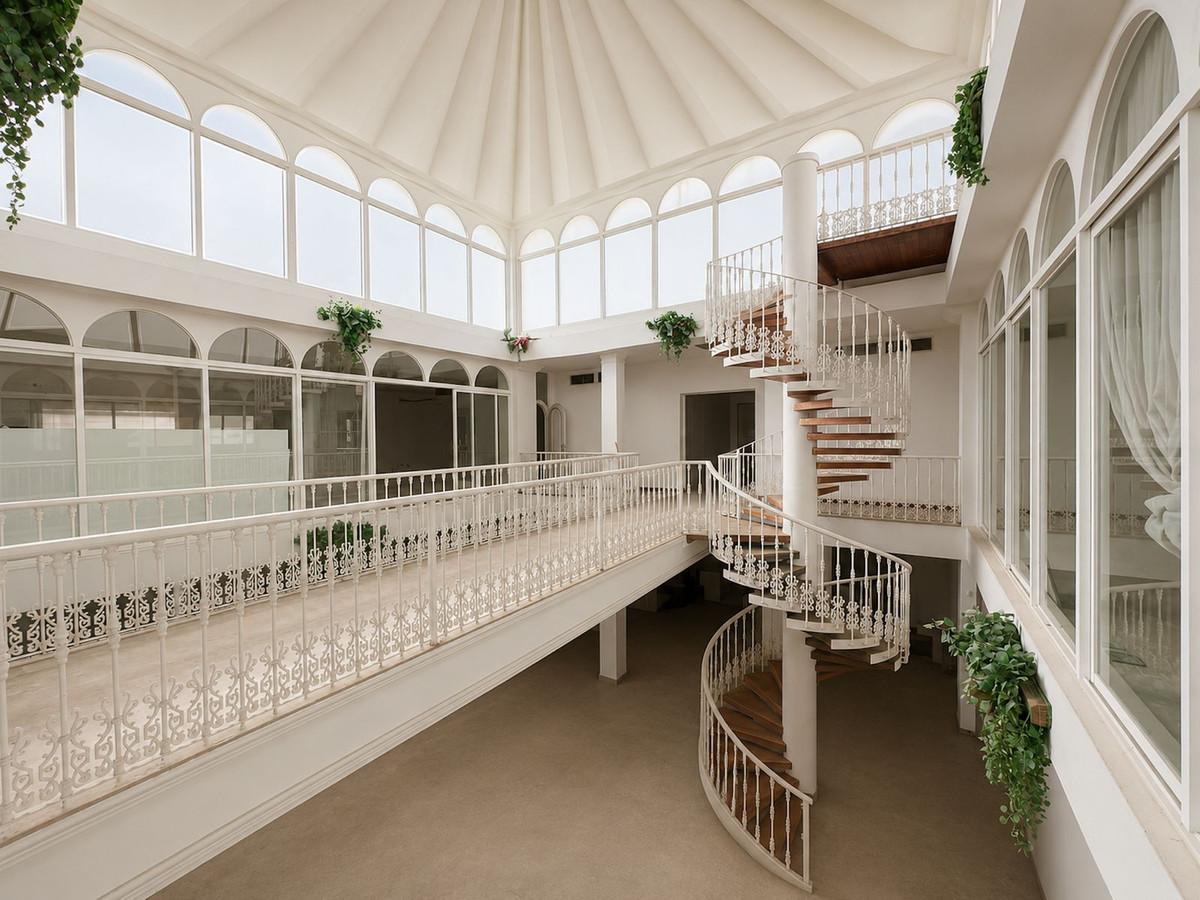 Commercial Building in Riviera del Sol
