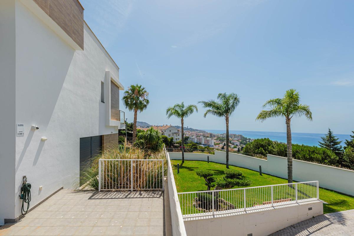 Villa Semi Detached in M&aacute;laga Este