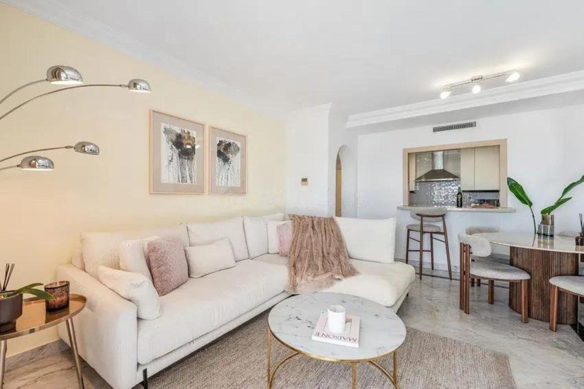 Apartment Middle Floor in Puerto Ban&uacute;s