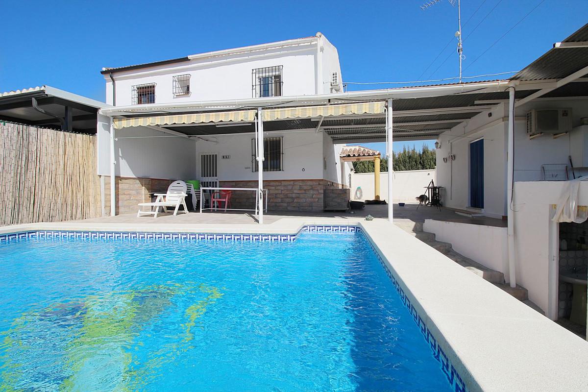Villa Semi Detached in Co&iacute;n