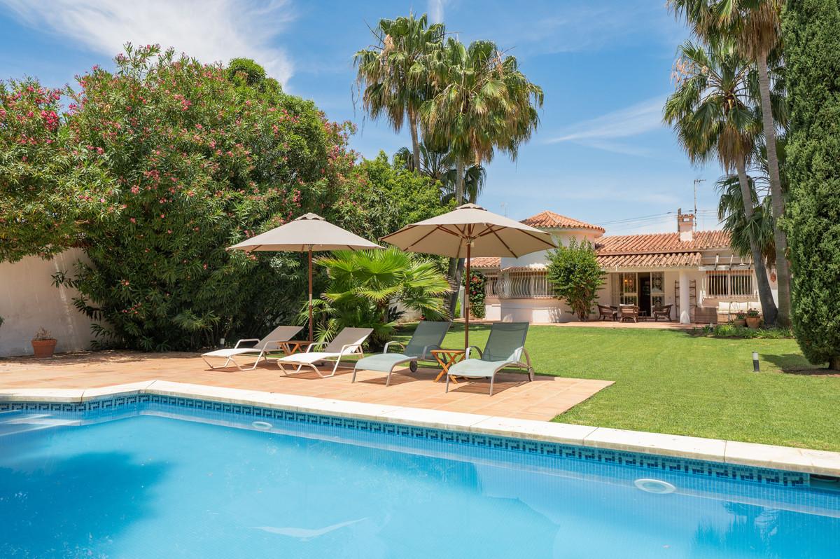 Villa Detached in San Pedro de Alc&aacute;ntara