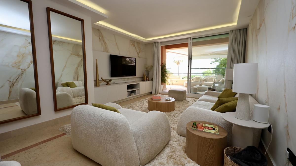 Apartment Middle Floor in Nueva Andaluc&iacute;a