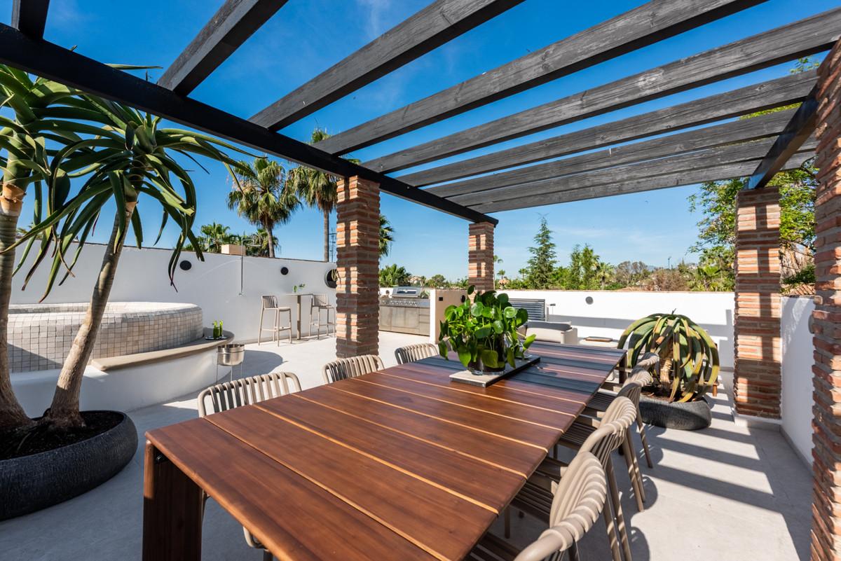 Apartment Penthouse Duplex in Nueva Andaluc&iacute;a