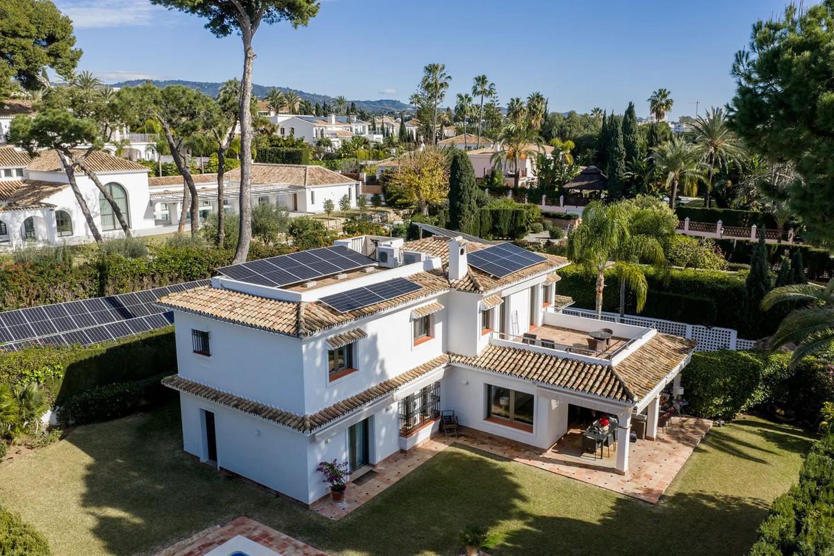 Villa Detached in Los Monteros