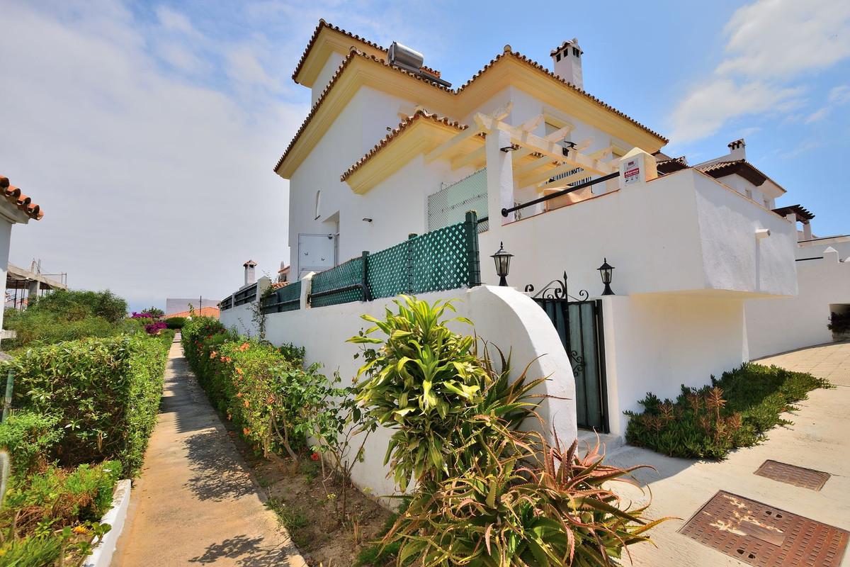Villa Semi Detached in San Luis de Sabinillas
