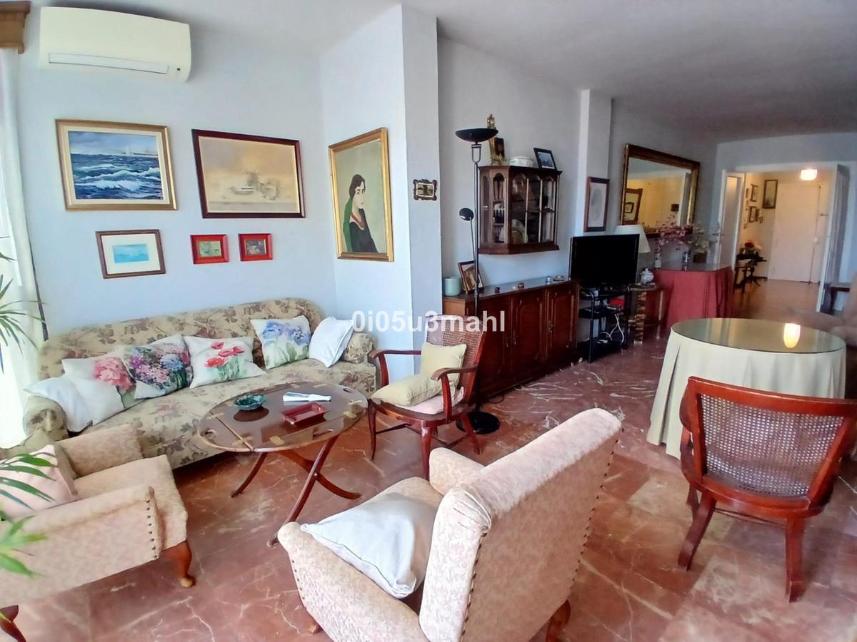 Apartment Middle Floor in El Palo