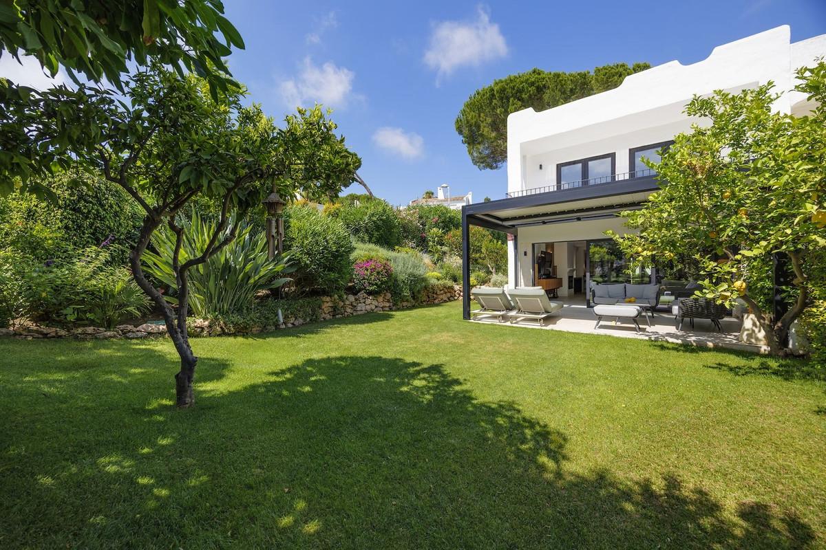 Townhouse Semi Detached in Nueva Andaluc&iacute;a