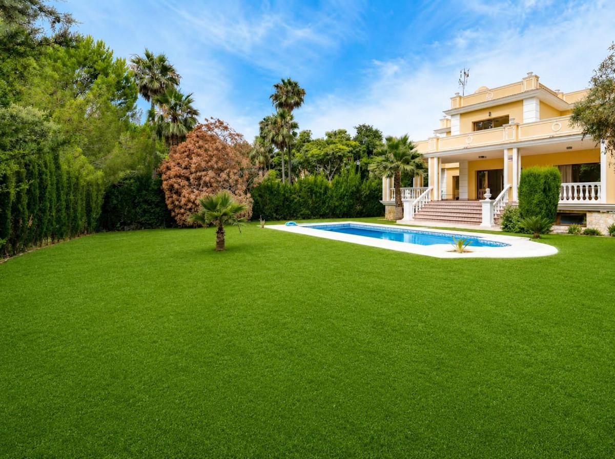 Villa Detached in Hacienda Las Chapas