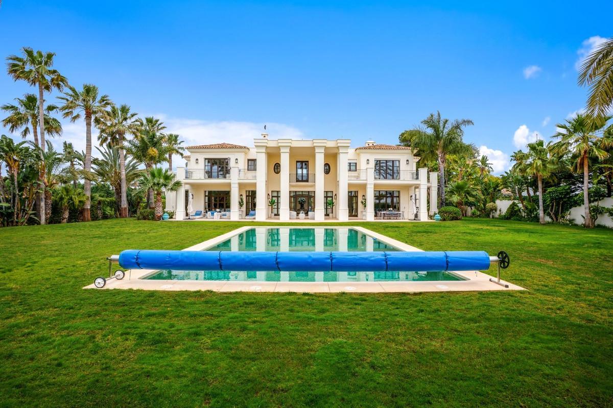 Villa Detached in Guadalmina Baja