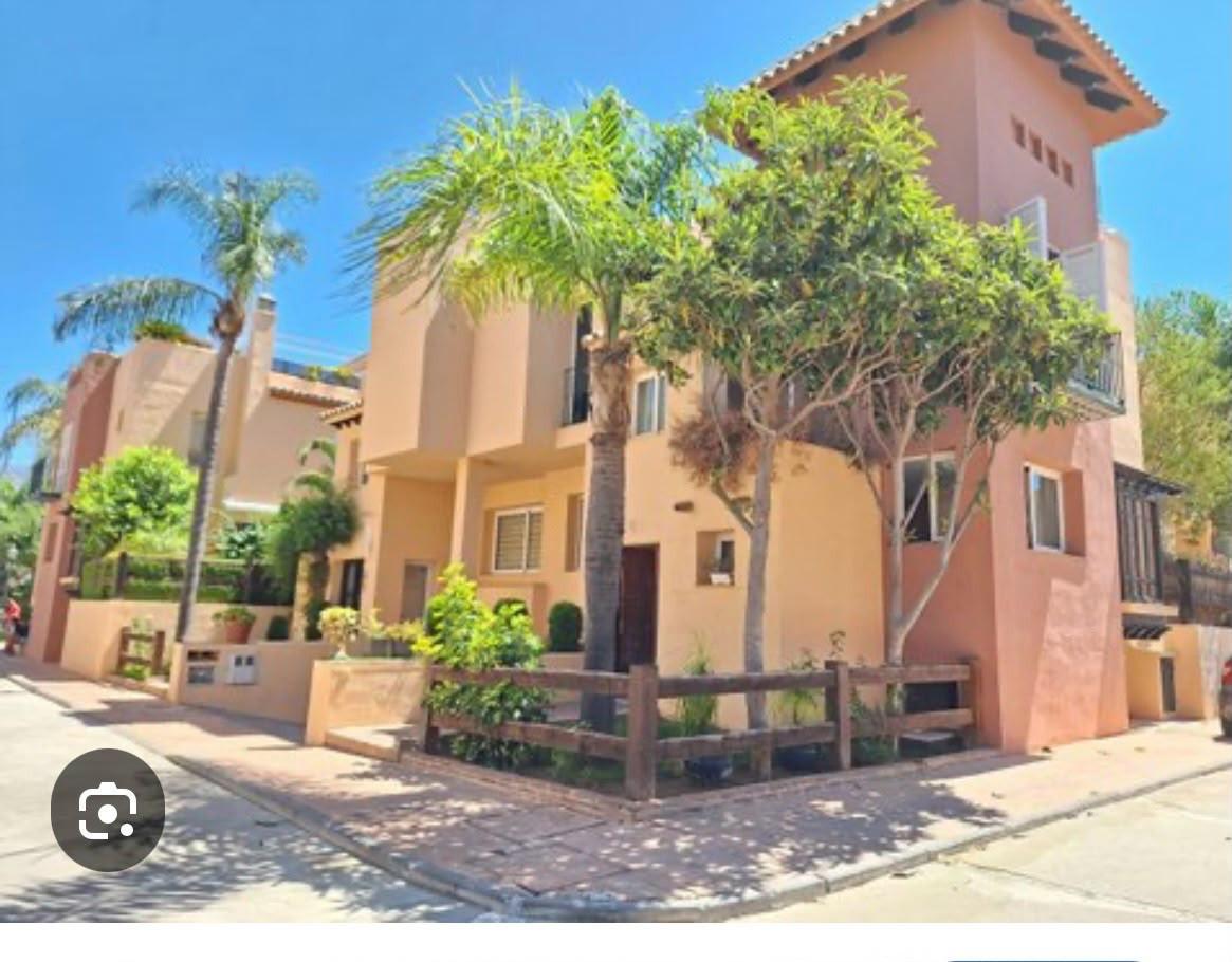 Townhouse Terraced in Nueva Andaluc&iacute;a
